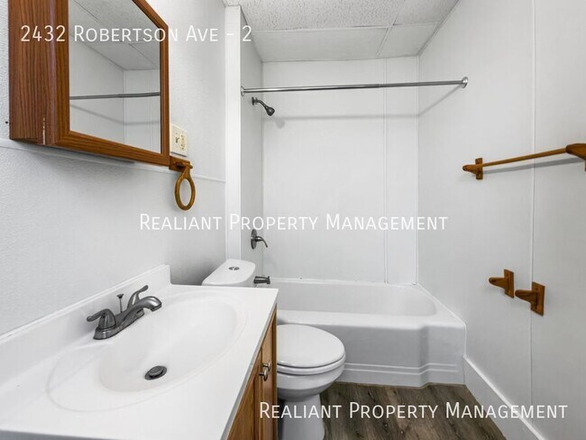 Building Photo - 2432 Robertson Ave