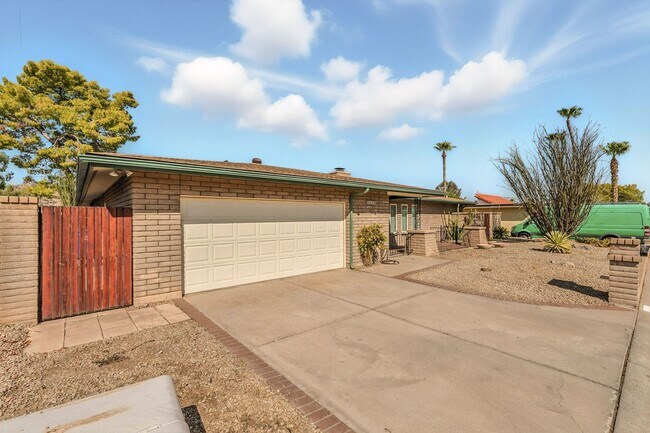 Building Photo - Beautiful 3 bed, 2 bath w/ bonus Room, loc...
