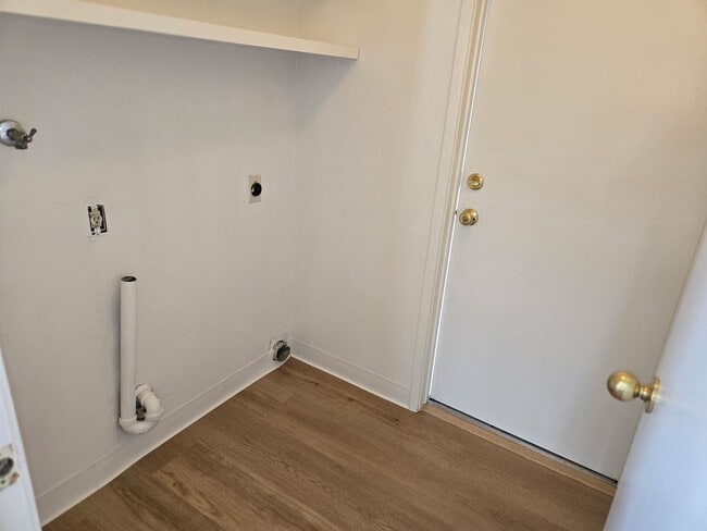 Building Photo - Henderson