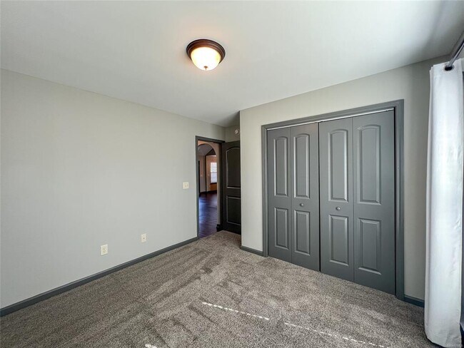Building Photo - 583 Sunset Dr
