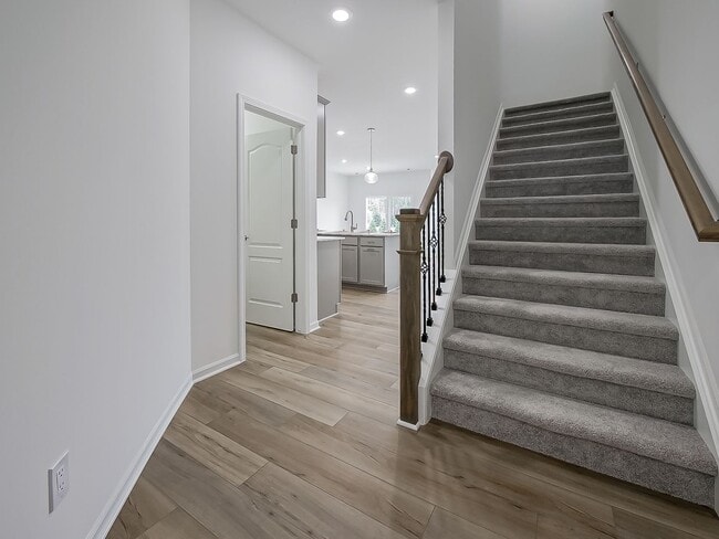 Building Photo - AVAILABLE NOW! Modern Comfort Meets Everyd...