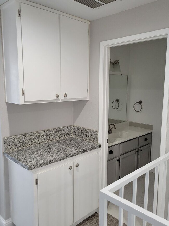 Building Photo - Beautiful Remodeled 4 Bedroom in Sparks