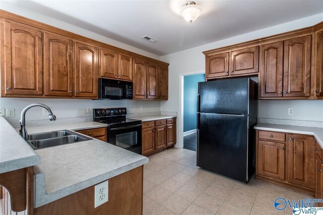 Building Photo - 123 Paul Revere Dr