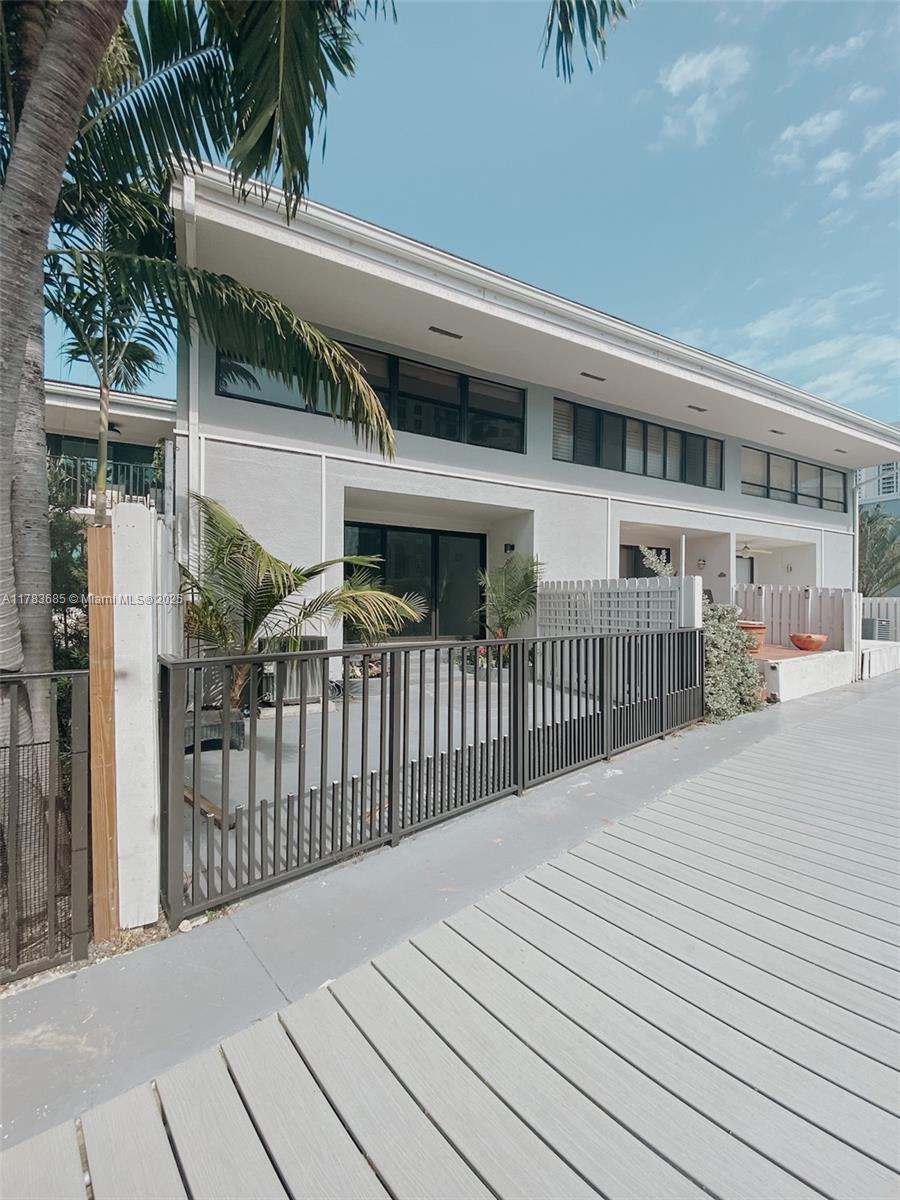 Building Photo - 316 Poinciana Island Dr