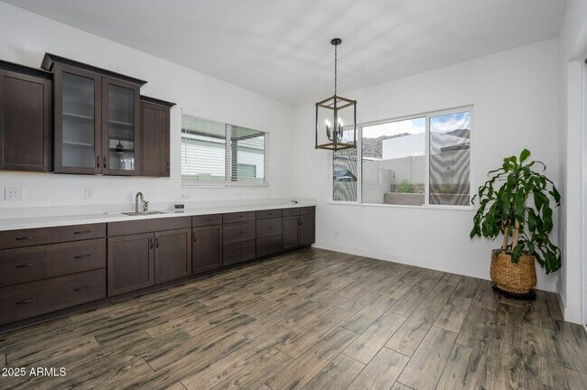 Building Photo - 1221 E Paseo Way