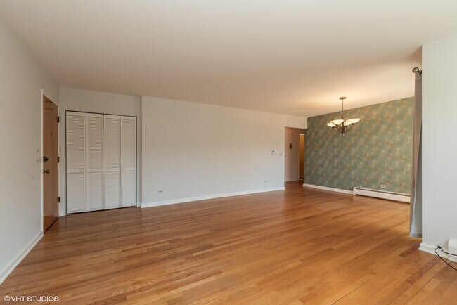Building Photo - 3552 N Oleander Ave