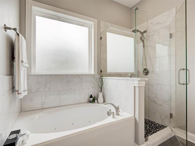 Building Photo - 2700 Gladstone Dr