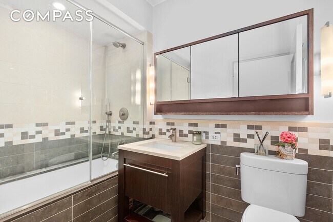 Building Photo - 101 W 24th St