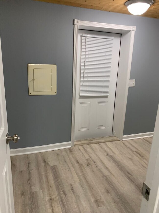 Building Photo - Mount Juliet three bedroom two bath in the...