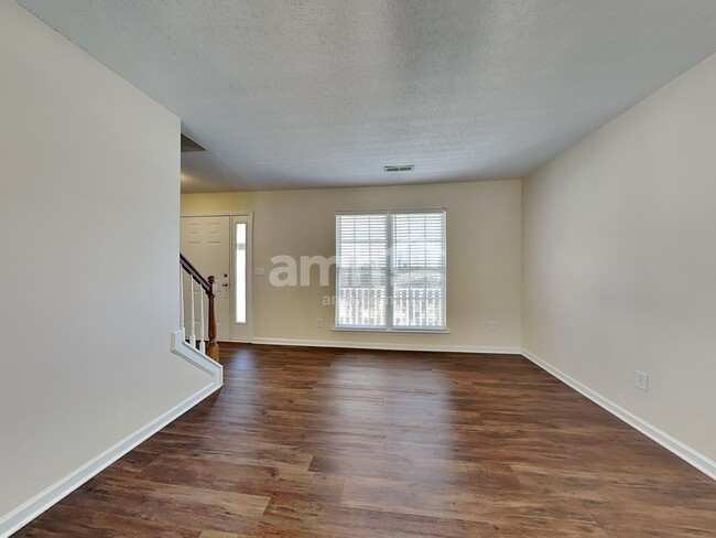 Building Photo - 2911 Firethorn Dr