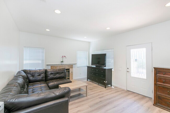 Building Photo - 18605 Valerio St