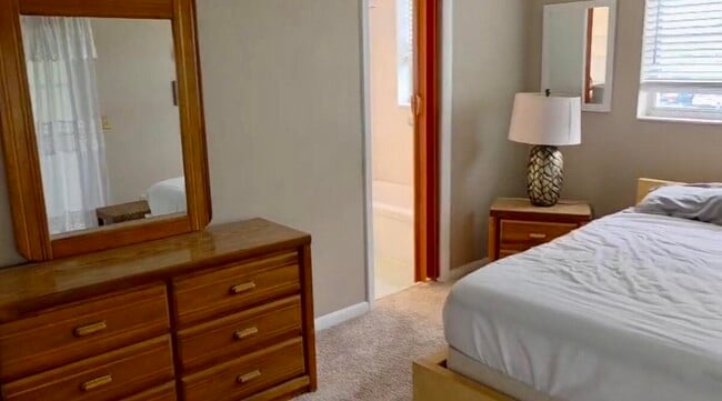 Building Photo - 226 Windsor J