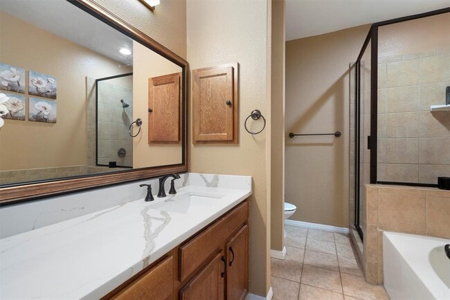 Building Photo - 2101 Town Centre Dr