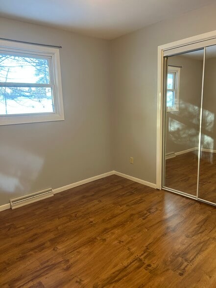 Building Photo - 513 8th St