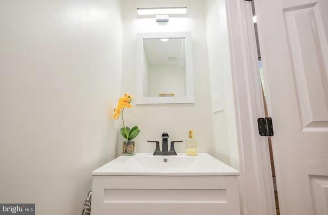 Building Photo - 1125 Washington Blvd