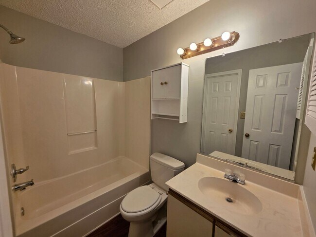 Building Photo - PEMBROKE CROSSING CONDOS