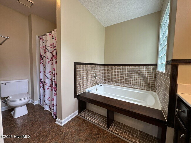 Building Photo - 237 Baytree Dr