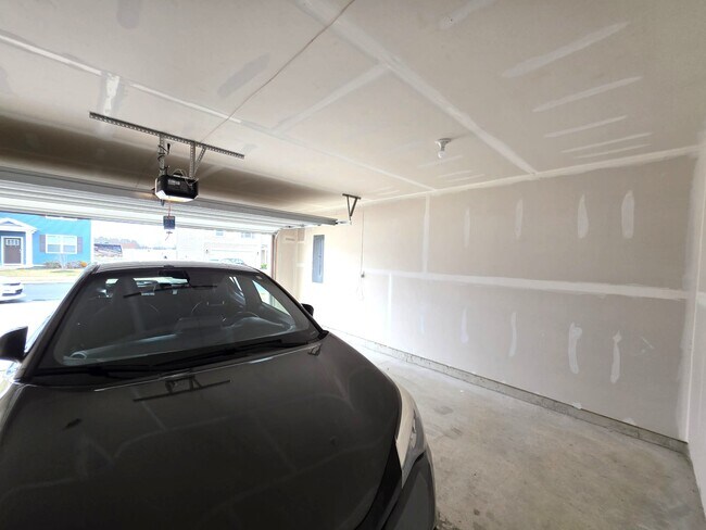 Building Photo - 1120 Wintermead Lp