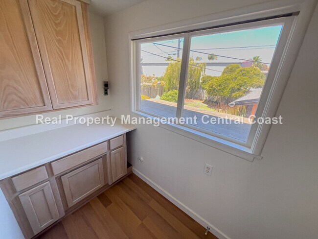 Building Photo - AVAILABLE AUGUST - Charming Morro Bay Home...