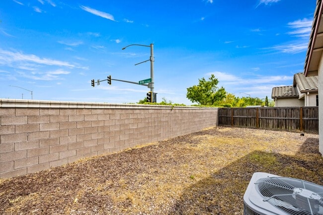 Building Photo - Desirable Elk Grove Area