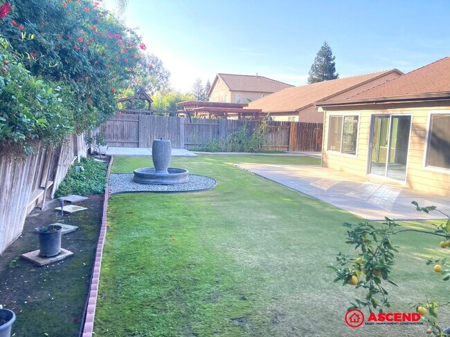 Building Photo - Beautiful 4 Bedroom Home in the Southwest!