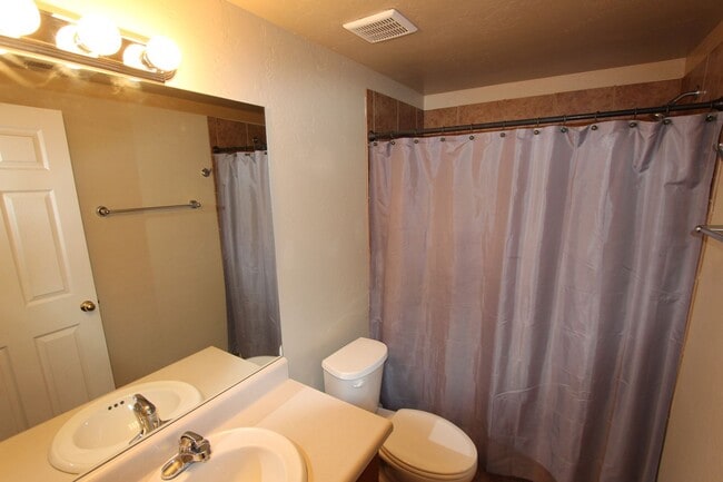 Building Photo - 4BR Home in Rio Homes | Split Floor Plan + Near NAU & CCC
