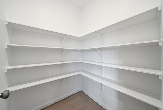 Building Photo - 610 Amber Fls Dr