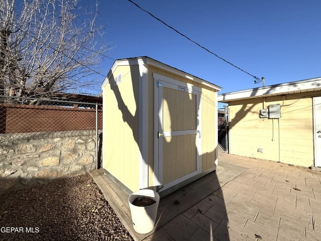 Building Photo - 10180 Saigon Dr