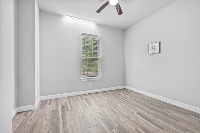 Building Photo - 8938 Intervale St