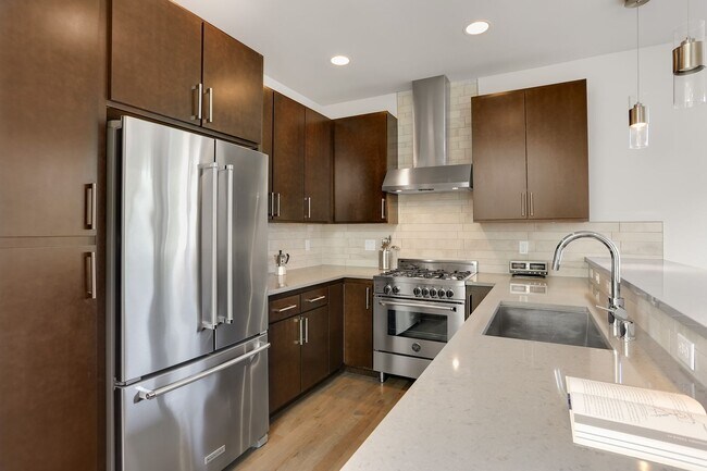 Building Photo - 2510 NE 65th St