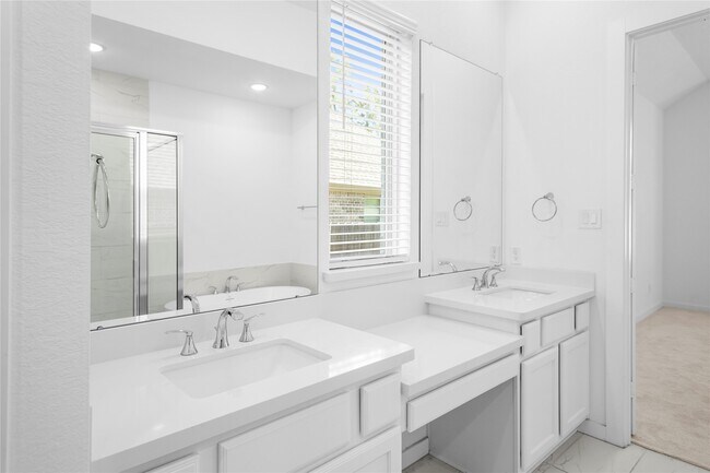 Building Photo - 17127 Crimson Crest Dr