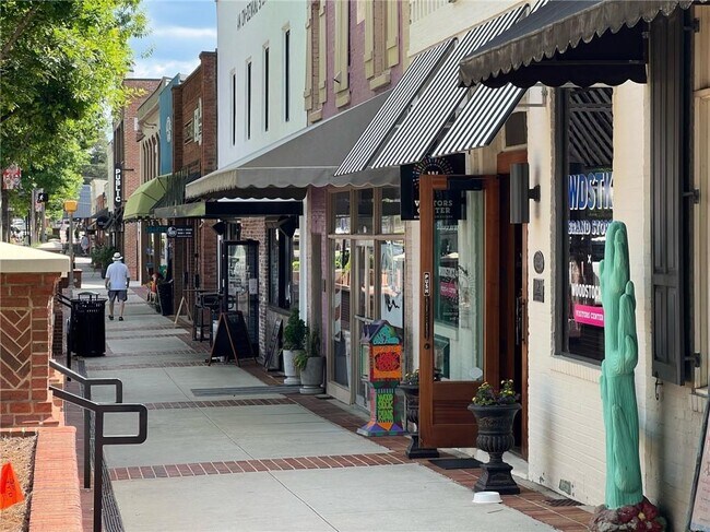 Building Photo - 9040 Main St