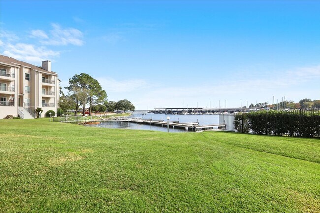 Building Photo - 12800 Melville Dr