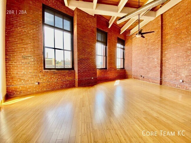 Building Photo - 382 W 22nd St