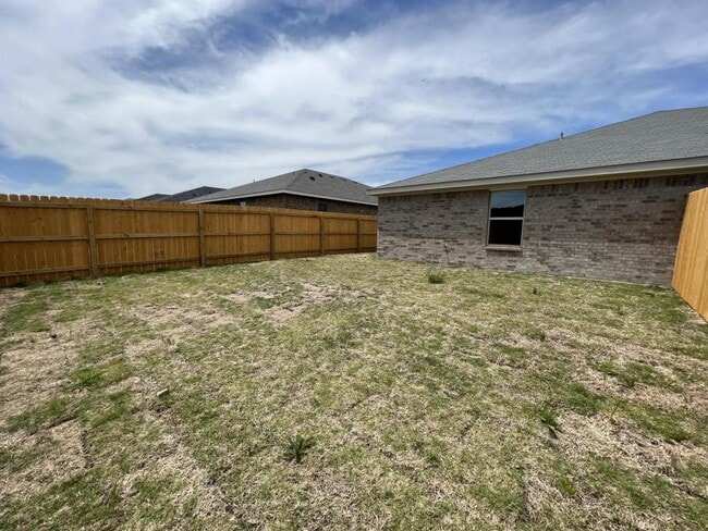 Building Photo - 113 Wind Ridge Dr