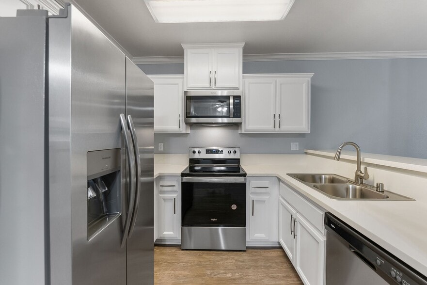 Primary Photo - Summer Crest Apartments
