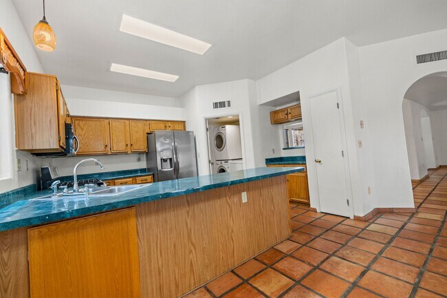 Building Photo - Beautiful Santa Fe Home on Large Corner Lot!
