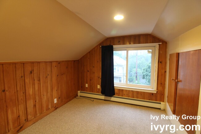 Building Photo - Medford 3 Bed 2 Bath available now