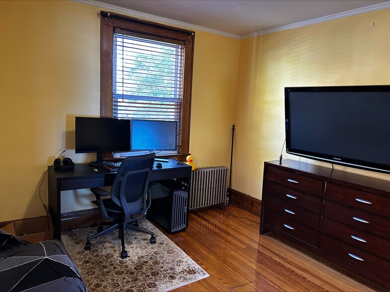 Building Photo - 24 Oakwood Ave