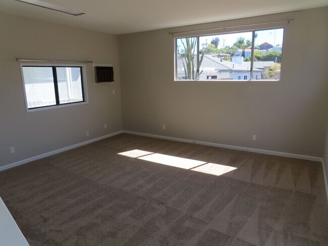 Building Photo - Three Bedroom House with Huge Bonus Room