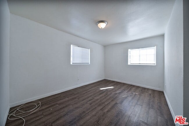 Building Photo - 642 W 109th Pl
