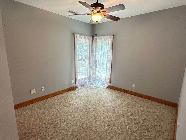 Building Photo - Charming 2 Bed, 2 Bath Custom Ranch on 5 P...