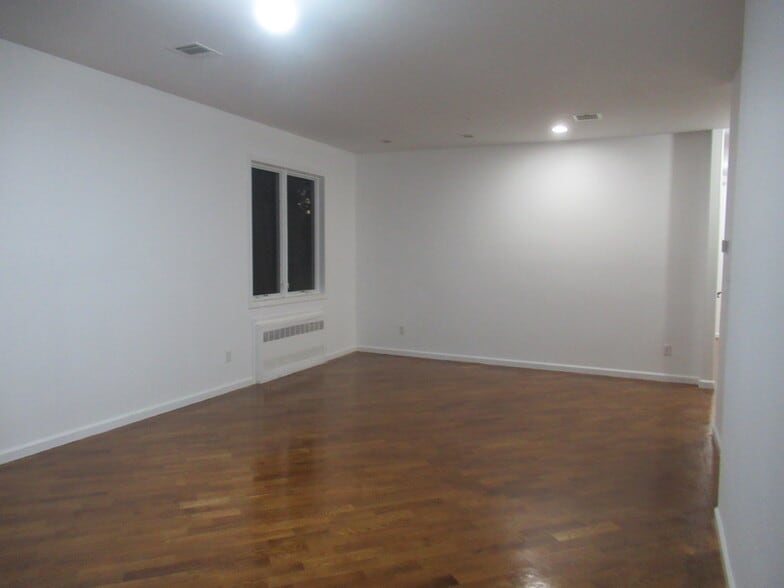 Dining room - 129 NY-306