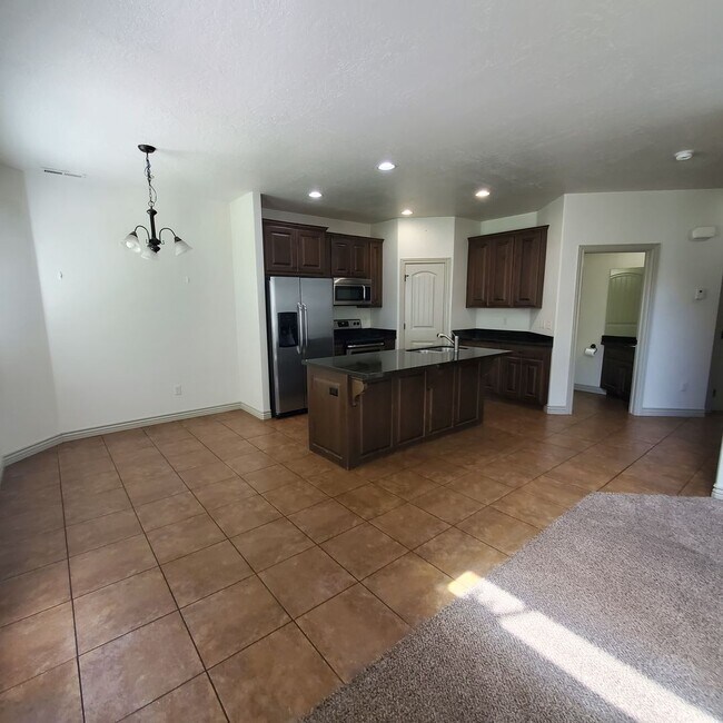 Building Photo - 1785 W 815 S