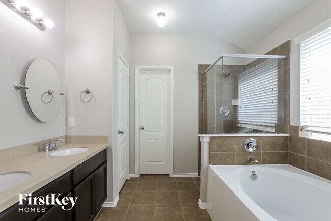 Building Photo - 2235 Oak Rise Dr