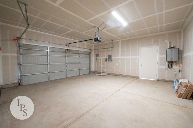 Building Photo - 1457 Las Rosas Ave