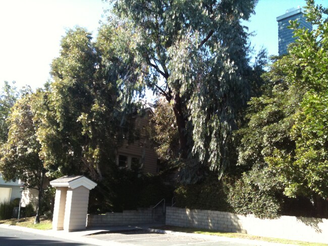 Building Photo - 4874 Thille St