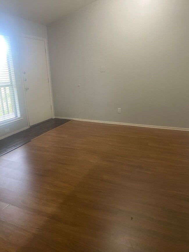Building Photo - LAW SCHOOL SPECIAL - 1BD PLUS STUDY / 2BD/1BA