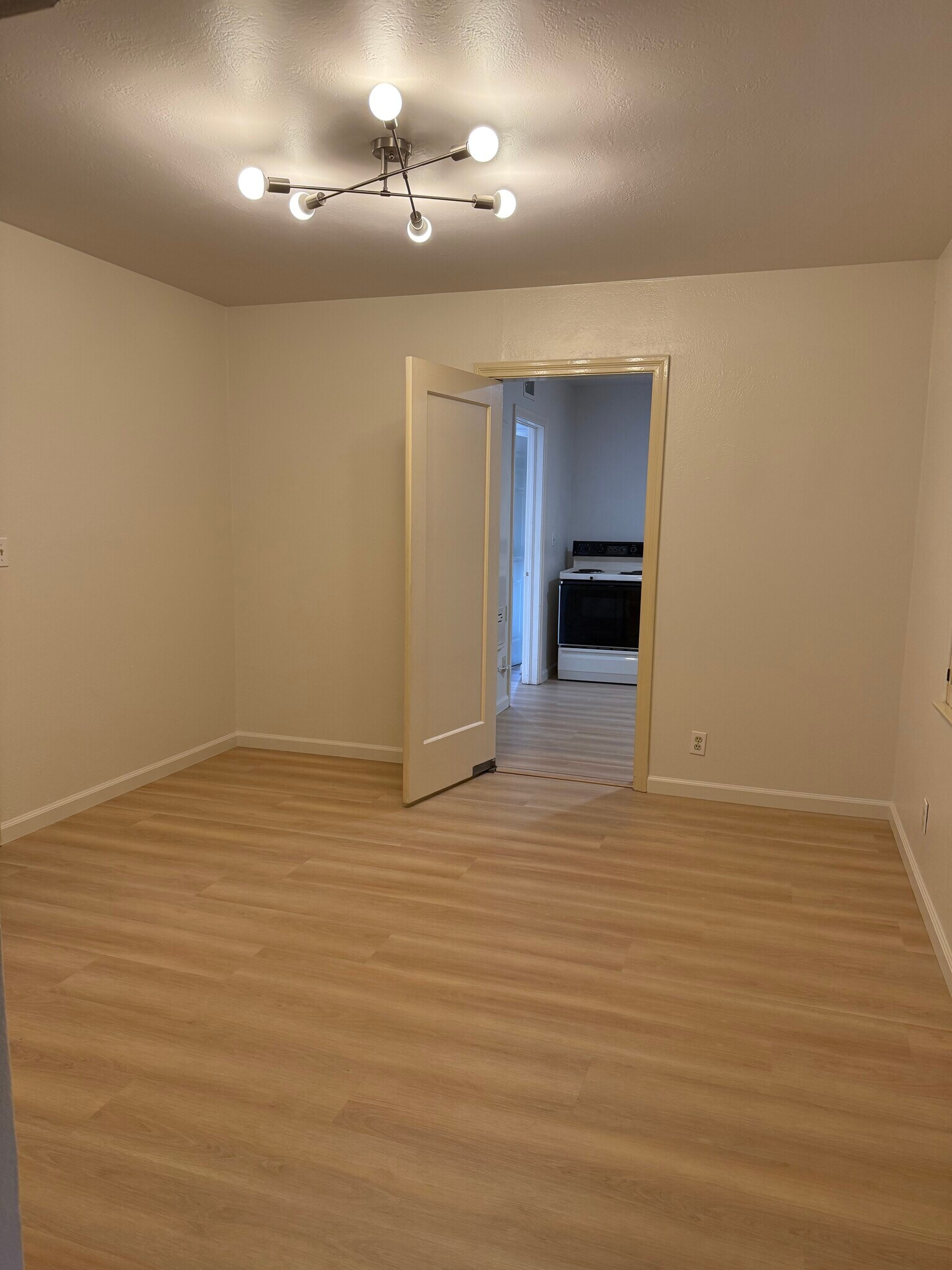 dining room - 25 W Monterey Ave