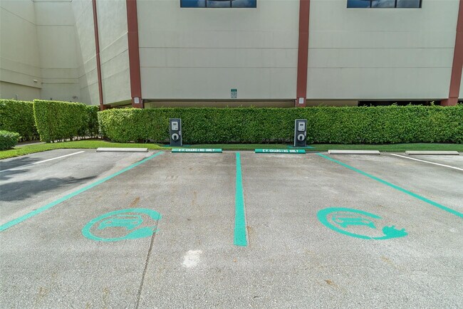 Building Photo - 9523 S Hollybrook Lake Dr